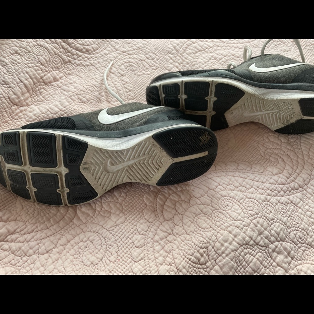 NIKE RUNNING SHOES - Picture 3 of 4